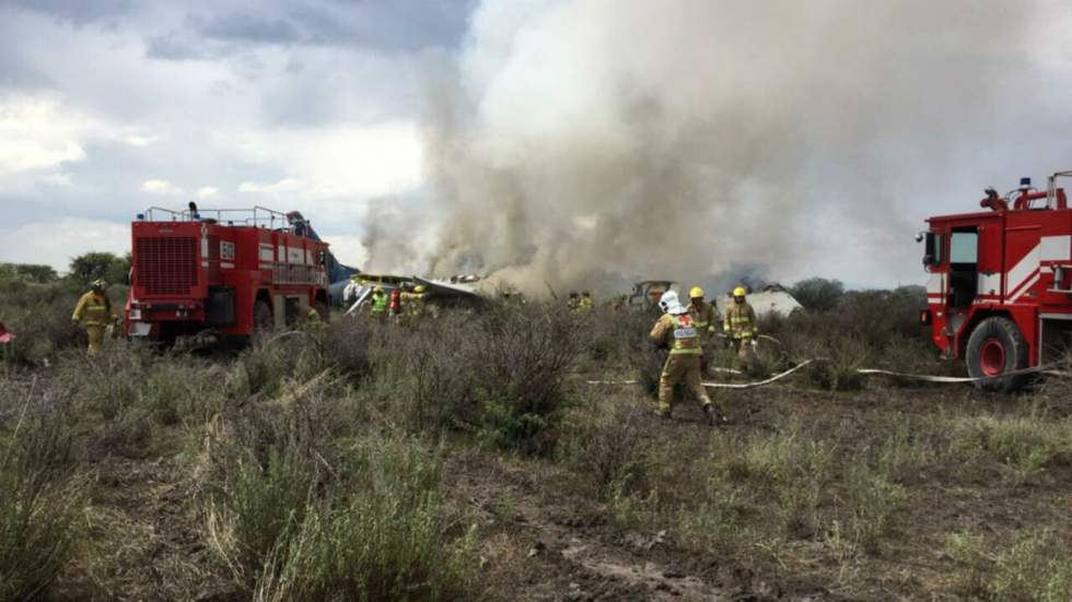 Mexique : un avion de ligne s’écrase au décollage, 85 blessés