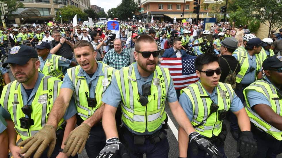 À Washington, les anti-racistes en masse face à une poignée de néonazis