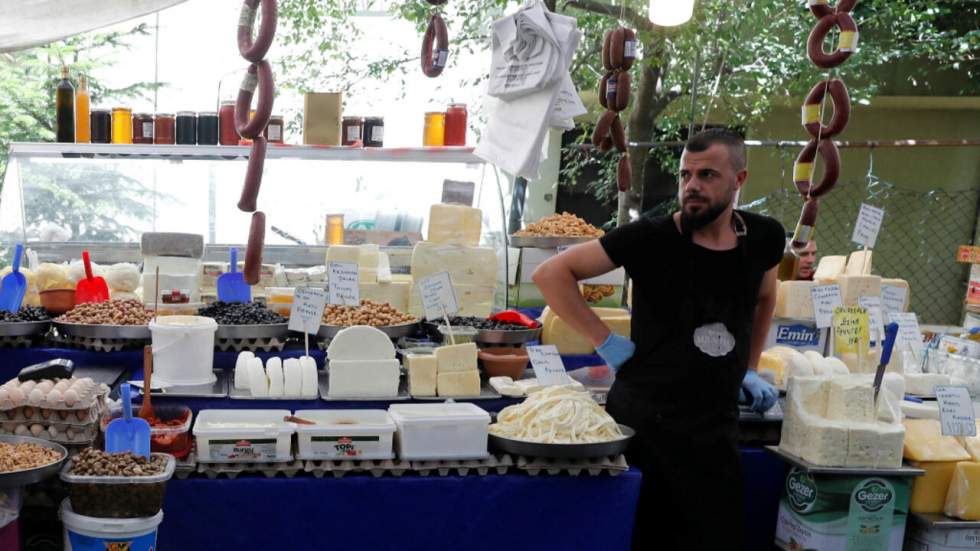 Du prix du soudjouk à celui de l'iPhone, les Turcs face à la chute de la livre Du prix du soudjouk à celui de l'iPhone, les Turcs face à la chute de la livre