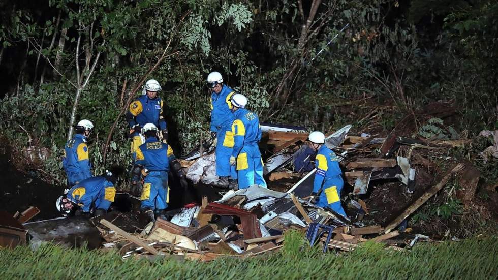 Séisme au Japon : le bilan augmente, les secours à pied d'œuvre Séisme au Japon : le bilan augmente, les secours à pied d'œuvre