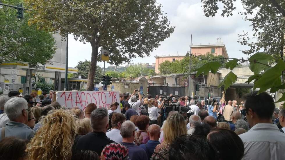 Effondrement du viaduc de Gênes : une minute de silence en hommages aux victimes Effondrement du viaduc de Gênes : une minute de silence en hommages aux victimes