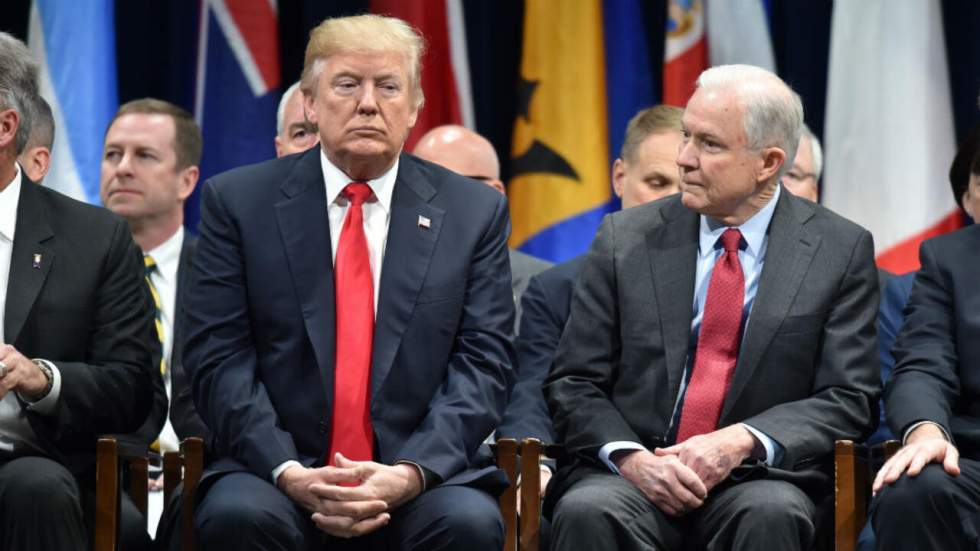 Jeff Sessions, de proche conseiller de Trump à ministre de la Justice honni