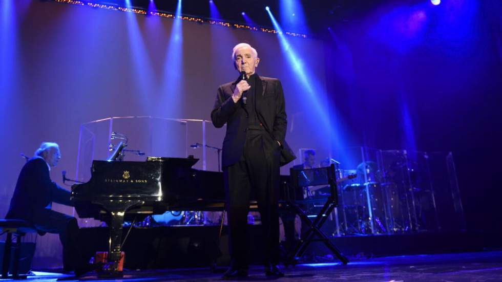 "Je m'voyais déjà", "La Bohème", "Emmenez-moi"... les grands titres de Charles Aznavour