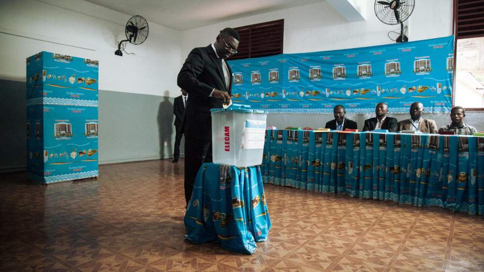 Les Camerounais aux urnes, scrutin perturbé en zone anglophone Les Camerounais aux urnes, scrutin perturbé en zone anglophone