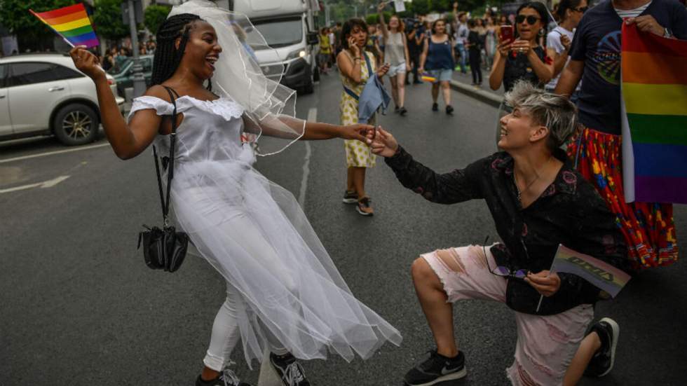 L'abstention fait échouer le référendum contre le mariage homosexuel en Roumanie L'abstention fait échouer le référendum contre le mariage homosexuel en Roumanie