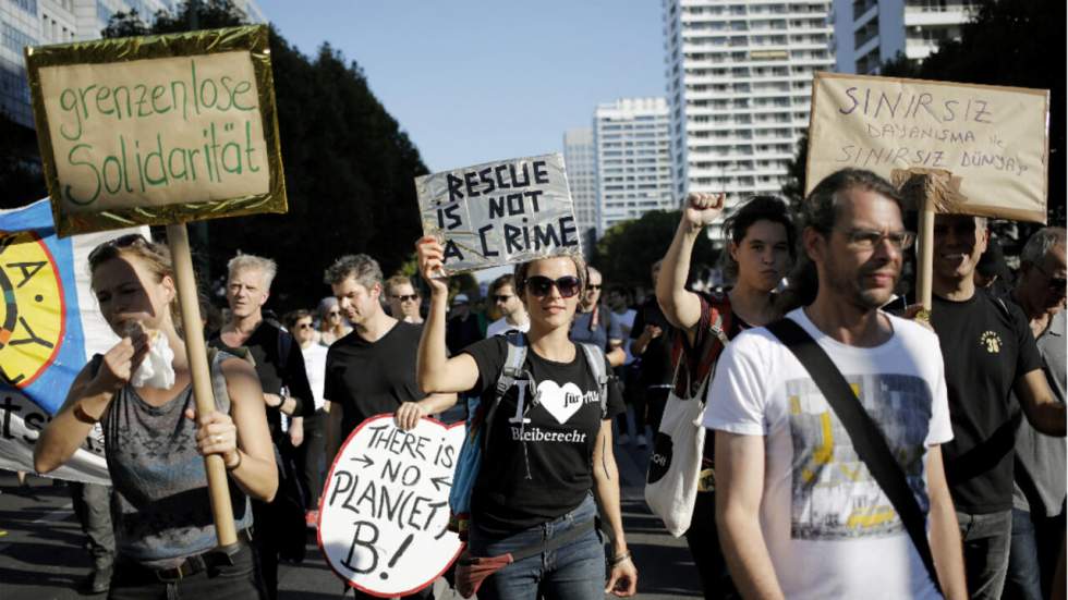 Manifestation massive contre l'extrême-droite à Berlin