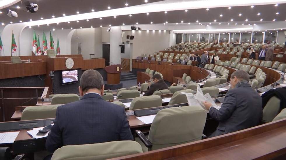 Crise politique en Algérie : l'étau se resserre autour du président de l'Assemblée