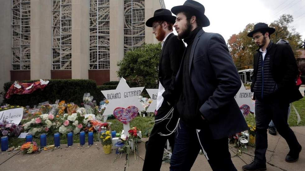 Massacre dans une synagogue : la visite de Trump à Pittsburgh fait débat