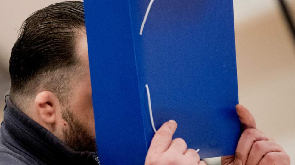 Le procès de l'ex-infirmier accusé d'avoir tué cent patients s'est ouvert en Allemagne Le procès de l'ex-infirmier accusé d'avoir tué cent patients s'est ouvert en Allemagne
