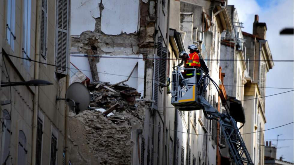 Marche blanche à Marseille après l'effondrement de deux immeubles Marche blanche à Marseille après l'effondrement de deux immeubles