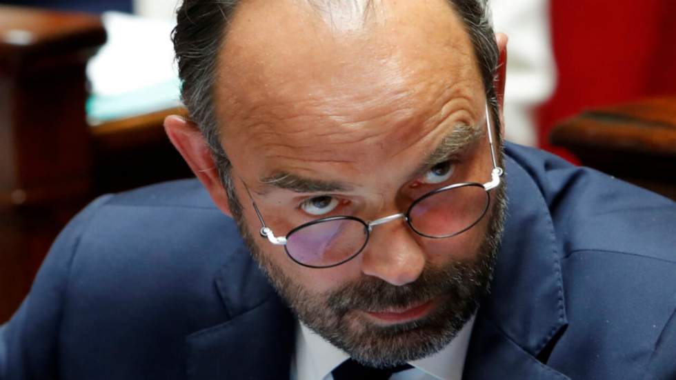 "Gilets jaunes" : Édouard Philippe maintient la taxe carbone, annonce des mesures pour apaiser la fronde