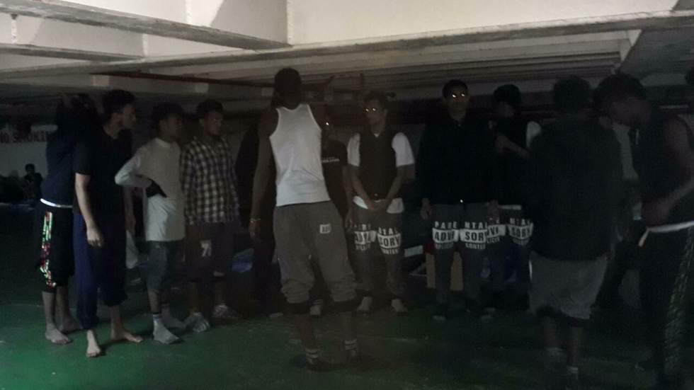 Libye : des dizaines de migrants débarqués du Nivin dans le port de Misrata Libye : des dizaines de migrants débarqués du Nivin dans le port de Misrata