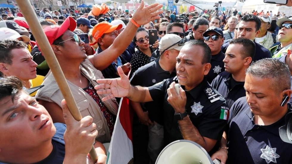 La caravane des migrants bloquée à Tijuana, Trump prêt à fermer totalement la frontière avec le Mexique