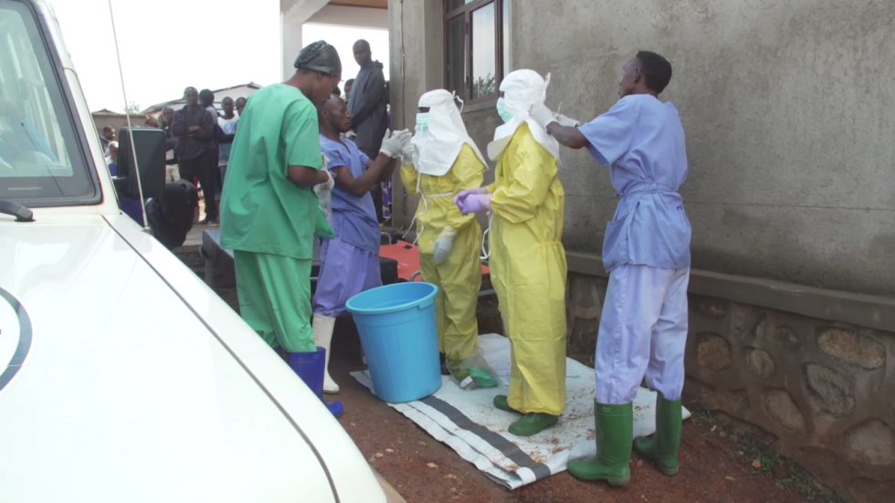 Reporters : en RD Congo, combattre Ebola en zone de guerre