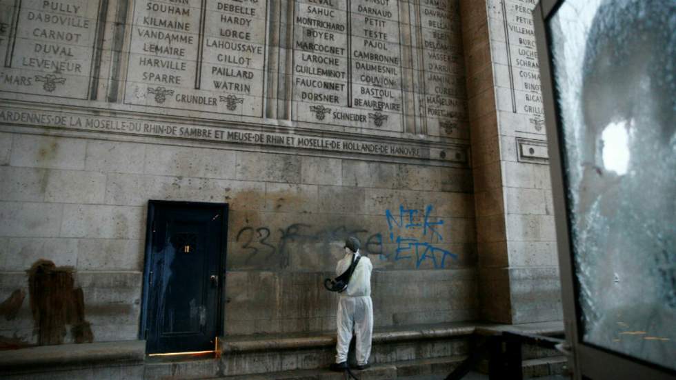 "Gilets jaunes" : 412 interpellations, des violences "d'une gravité sans précédent" à Paris