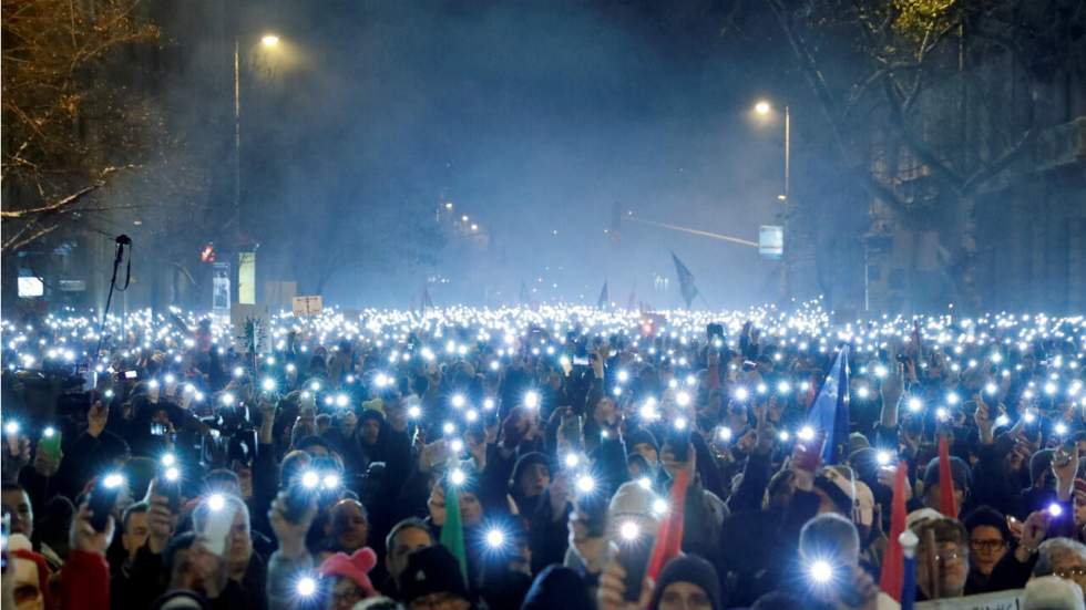 En Hongrie, des milliers de personnes dans la rue contre la politique d'Orban En Hongrie, des milliers de personnes dans la rue contre la politique d'Orban