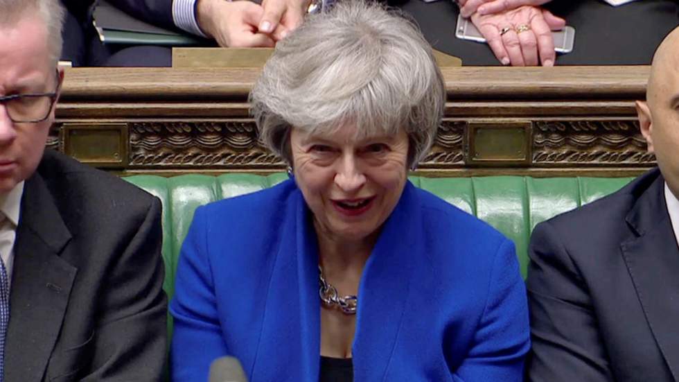 Le Parlement britannique renouvelle difficilement sa confiance à Theresa May