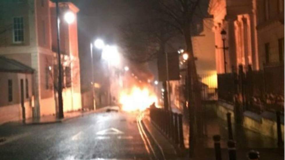 Irlande du nord : quatre arrestations après l'explosion d'une voiture piégée