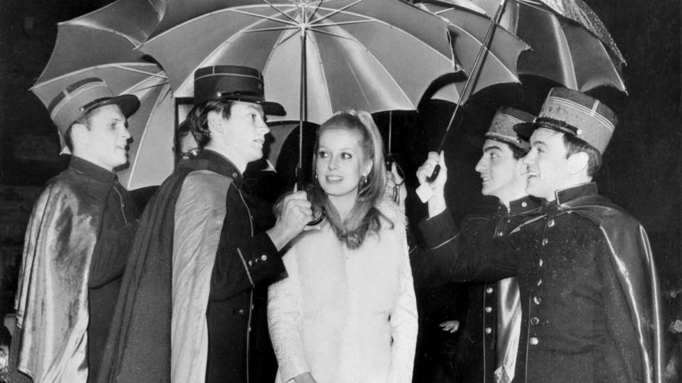 Vidéos : "Les parapluies de Cherbourg", "Peau d'âne"... les plus grands succès de Michel Legrand Vidéos : "Les parapluies de Cherbourg", "Peau d'âne"... les plus grands succès de Michel Legrand