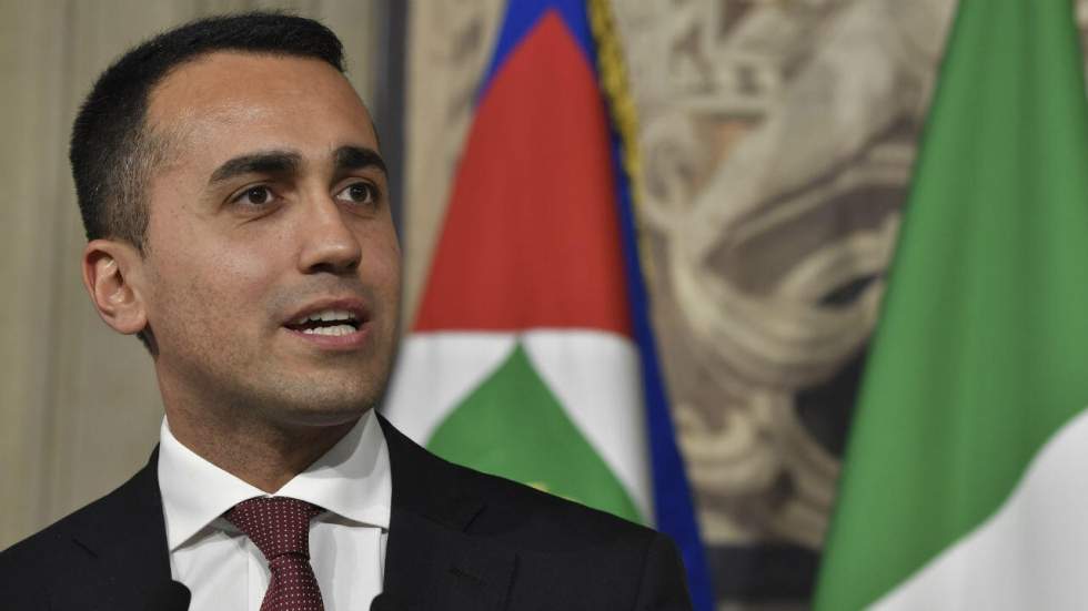 Avec les Gilets jaunes, Di Maio tente un "retour aux sources" du M5S en Italie