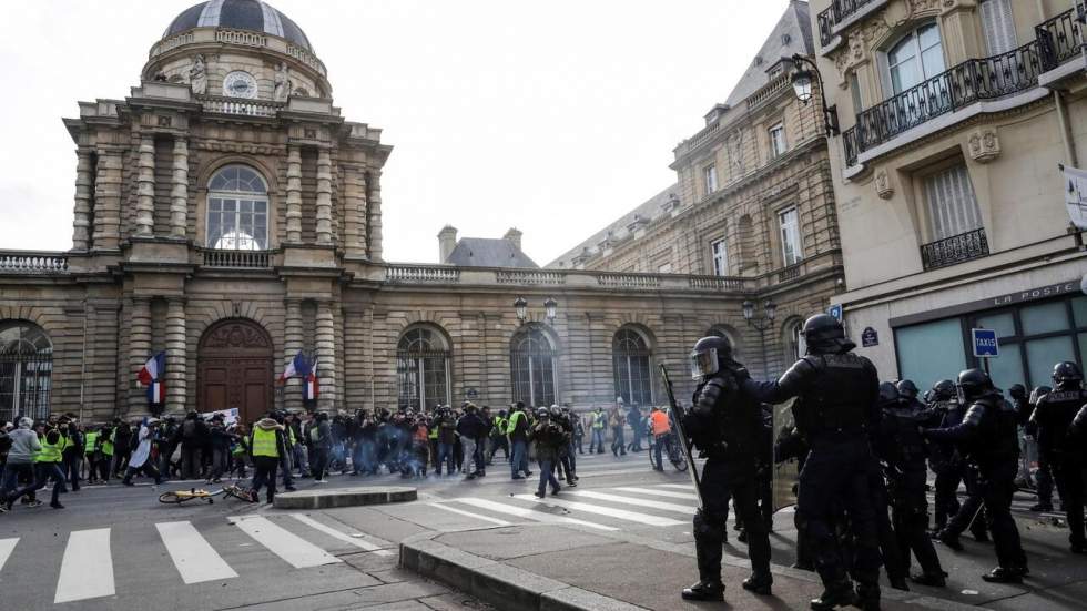 Les Gilets jaunes en ordre dispersé pour leur acte XIII, un blessé grave à Paris