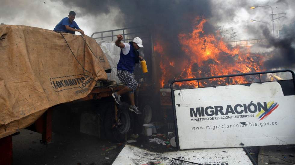 Violences aux frontières du Venezuela où l'aide humanitaire reste bloquée