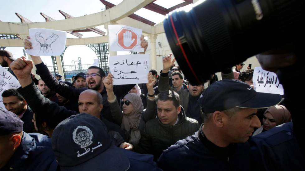 Algérie : une dizaine de journalistes arrêtés plusieurs heures puis relâchés