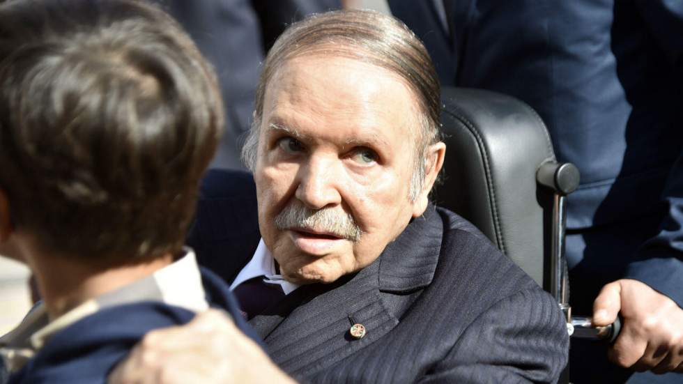 Abdelaziz Bouteflika formellement candidat, manifestation à Alger