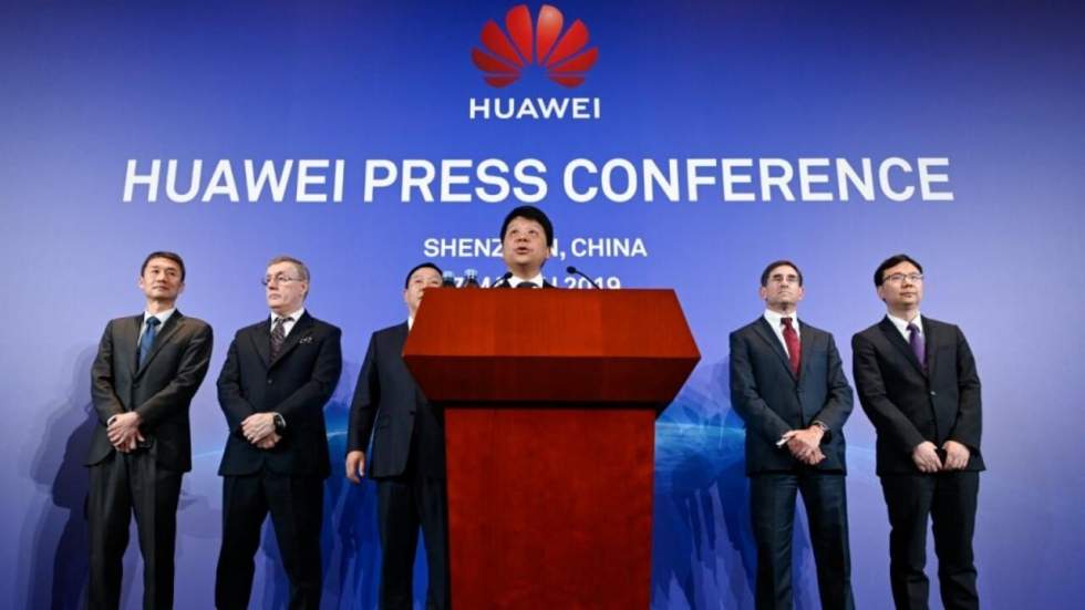 Le groupe chinois Huawei contre-attaque en portant plainte contre les États-Unis