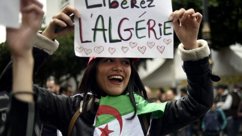 "Poetic protest", histoire d'une photo qui a marqué la mobilisation algérienne