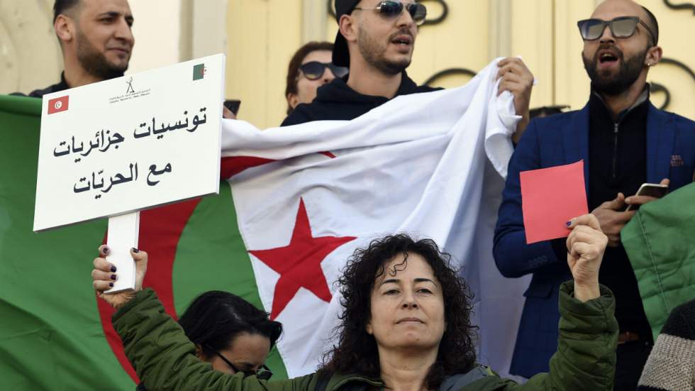 À Tunis, des centaines de Tunisiens témoignent leur solidarité avec le peuple algérien