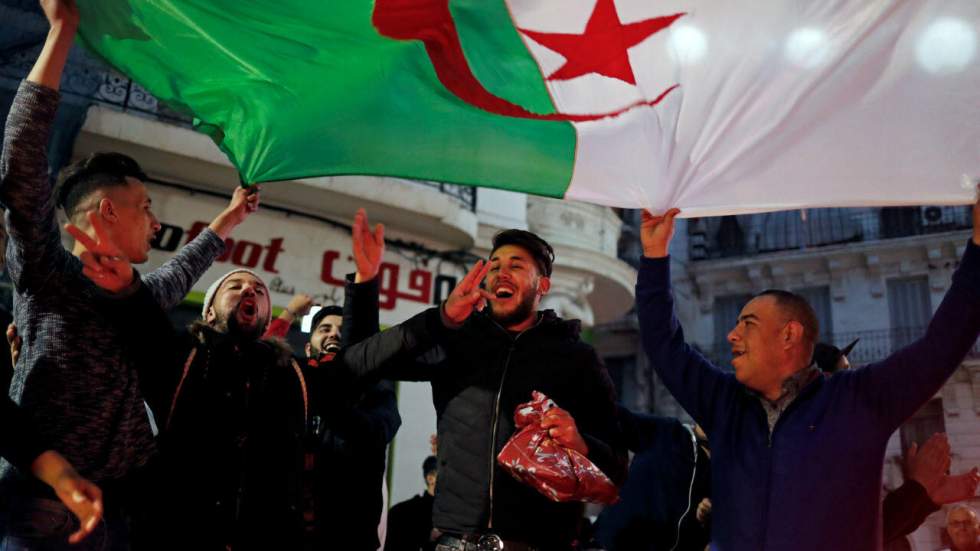 Joie et inquiétude dans les rues d'Alger après les annonces de Bouteflika