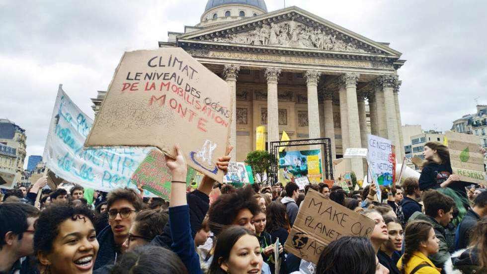 Grève pour le climat : "Prenez vos responsabilités, pas notre avenir"