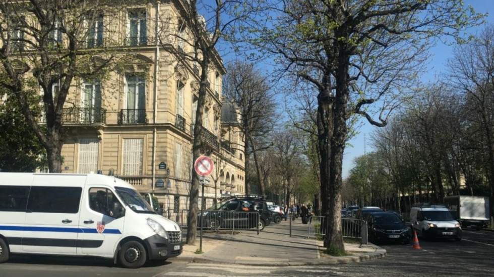 "Tous les samedis, nous nous enfermons", raconte une concierge des Champs-Élysées "Tous les samedis, nous nous enfermons", raconte une concierge des Champs-Élysées