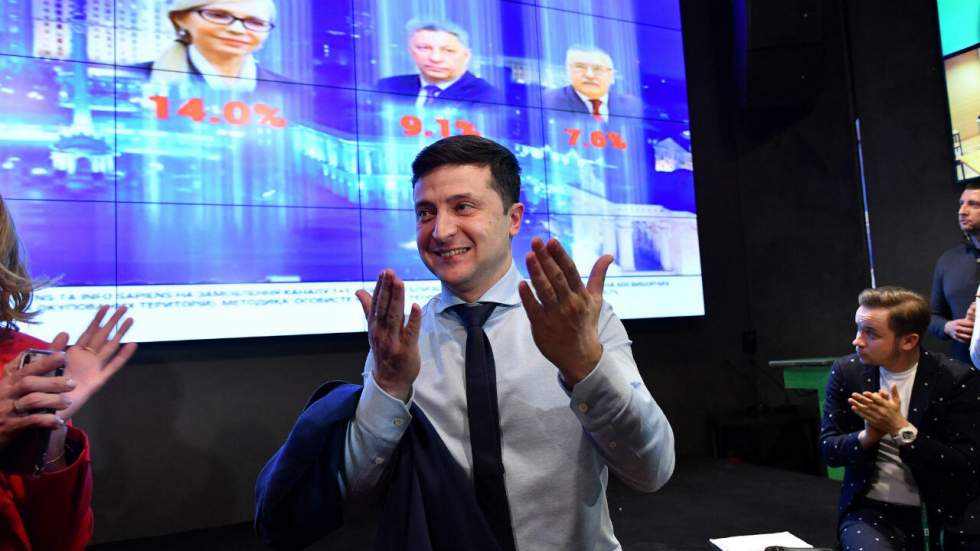 Présidentielle en Ukraine : Zelensky face à Porochenko au second tour selon des résultats partiels