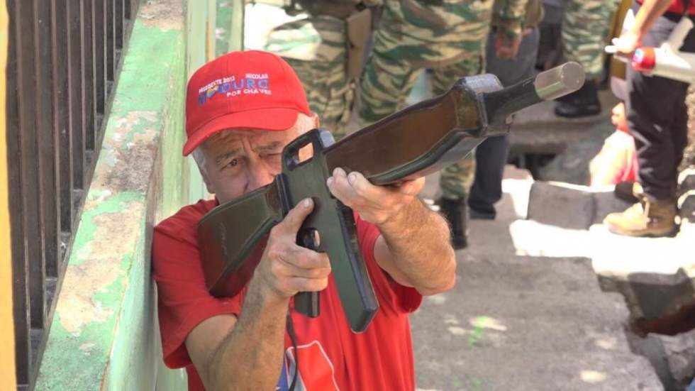 Les milices bolivariennes, des Vénézuéliens sur le pied de guerre Les milices bolivariennes, des Vénézuéliens sur le pied de guerre