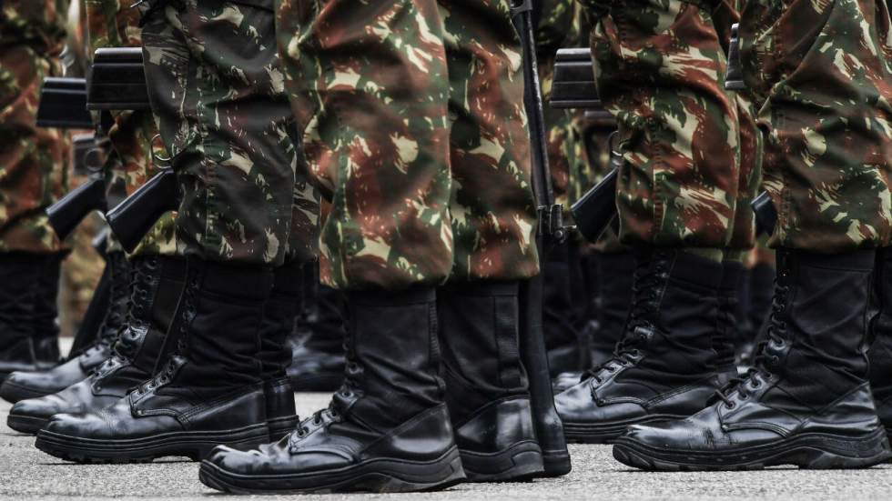 Brésil : bavure militaire contre une voiture familiale dans un quartier pauvre de Rio Brésil : bavure militaire contre une voiture familiale dans un quartier pauvre de Rio
