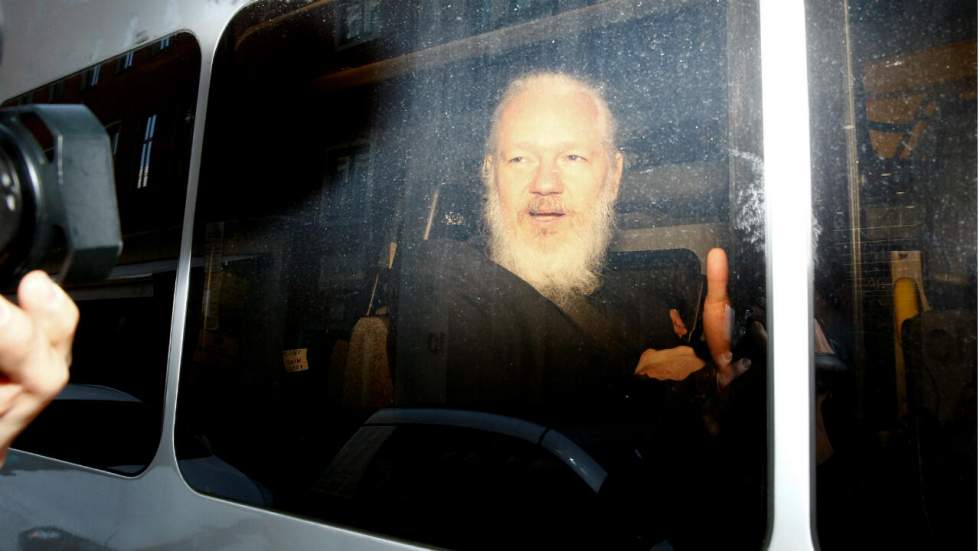 Le fondateur de WikiLeaks, Julian Assange, arrêté par la police britannique Le fondateur de WikiLeaks, Julian Assange, arrêté par la police britannique