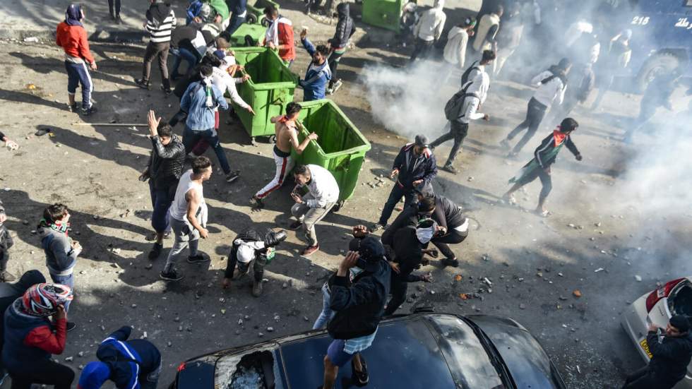 Arrestation d'une centaine de manifestants à Alger après des heurts avec la police