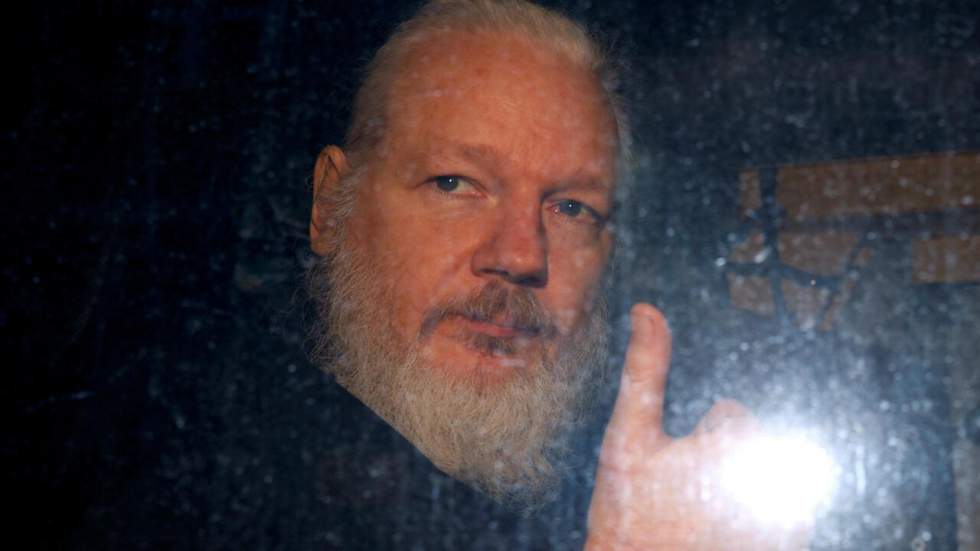 Julian Assange, lanceur d'alerte encensé devenu paria Julian Assange, lanceur d'alerte encensé devenu paria