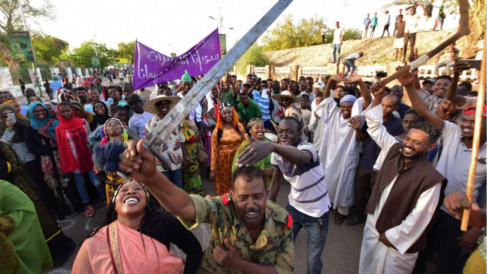 Vent de révolte sur l'Afrique : "Il n'y a pas de régime politique éternel"