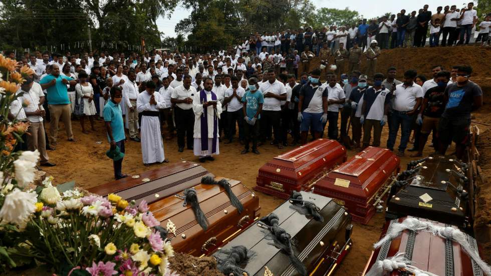 Au Sri Lanka, le bilan monte à 359 morts, des dizaines de suspects interpellés