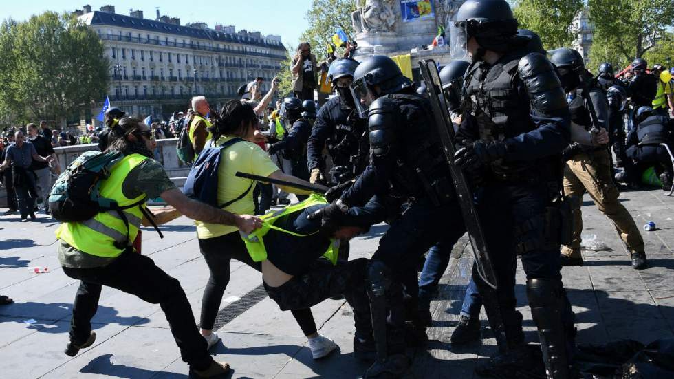 Gilets jaunes : huit mois de prison avec sursis pour avoir appelé au suicide de policiers Gilets jaunes : huit mois de prison avec sursis pour avoir appelé au suicide de policiers