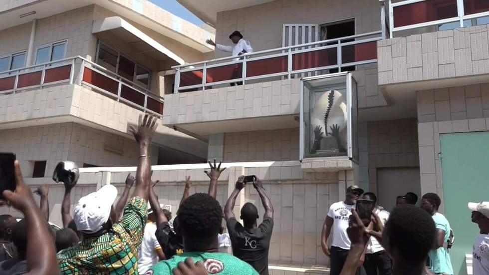 Bénin : la résidence de Thomas Boni Yayi encerclée par la police Bénin : la résidence de Thomas Boni Yayi encerclée par la police