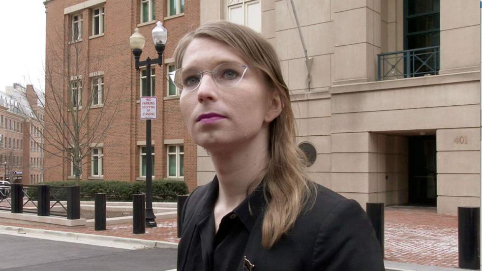 Aux États-Unis, l'ex-analyste militaire Chelsea Manning renvoyée en prison