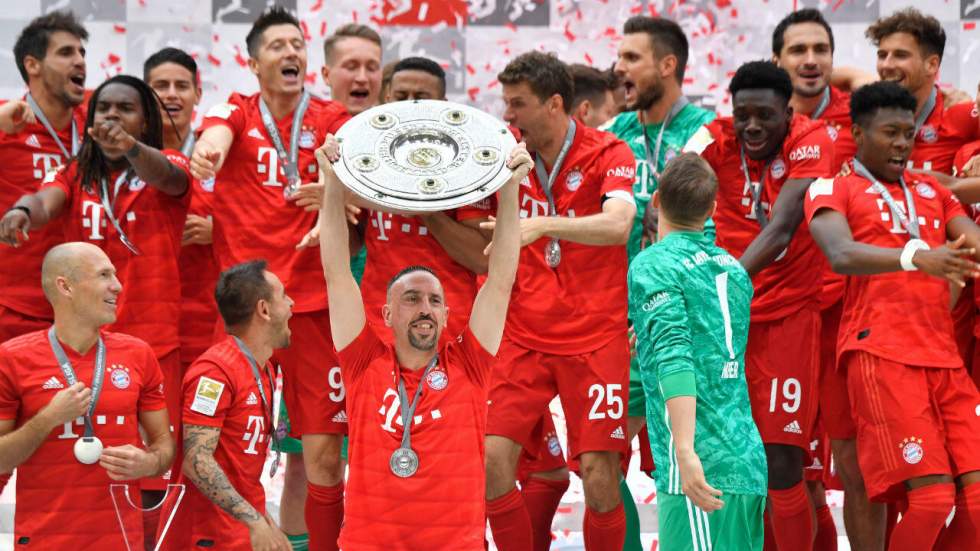 Foot européen : le Bayern Munich titré, suspense prolongé en Italie