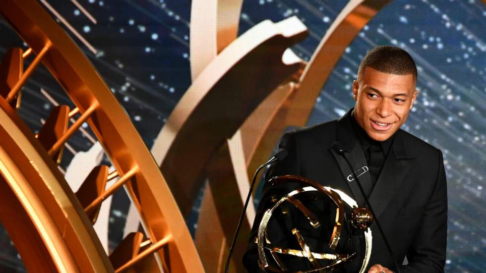 Élu joueur de l'année en L1, Kylian Mbappé met la pression sur le PSG