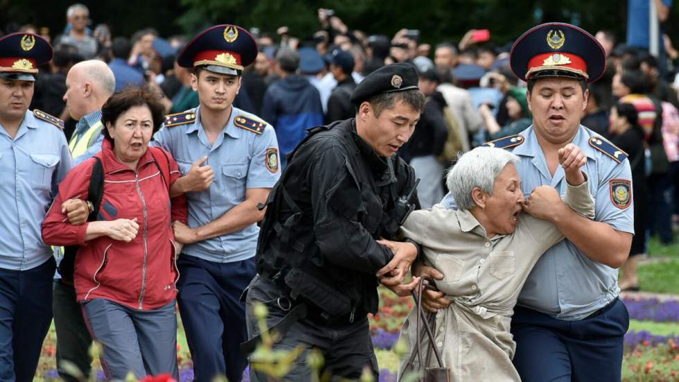 Kazakhstan : de centaines d’opposants arrêtés pendant une présidentielle historique Kazakhstan : de centaines d’opposants arrêtés pendant une présidentielle historique