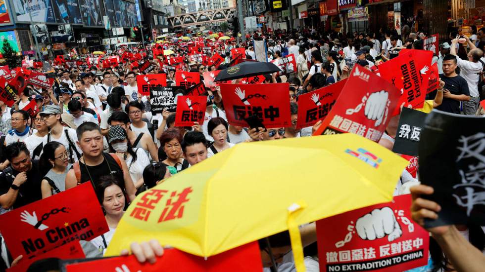 Manifestation géante à Hong Kong contre une loi facilitant les extraditions vers la Chine