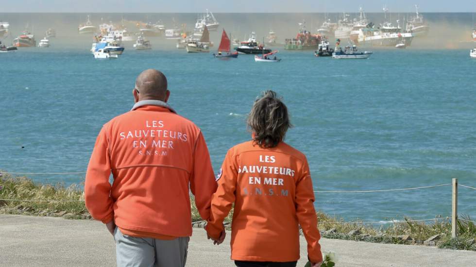 Aux Sables-d'Olonne, 15 000 personnes rendent hommage aux sauveteurs morts en mer